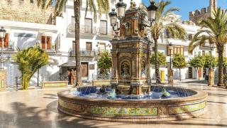 La fuente de la Plaza de España de Vejer de la Frontera, en Cádiz.