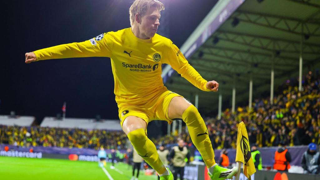 Hauge, del Bodo/Glimt, celebra uno de los goles de su equipo en el playoff ante el Inter.