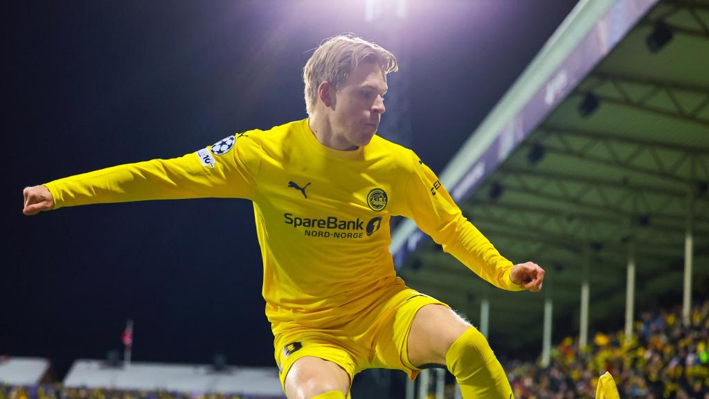 Hauge, del Bodo/Glimt, celebra uno de los goles de su equipo en el playoff ante el Inter
