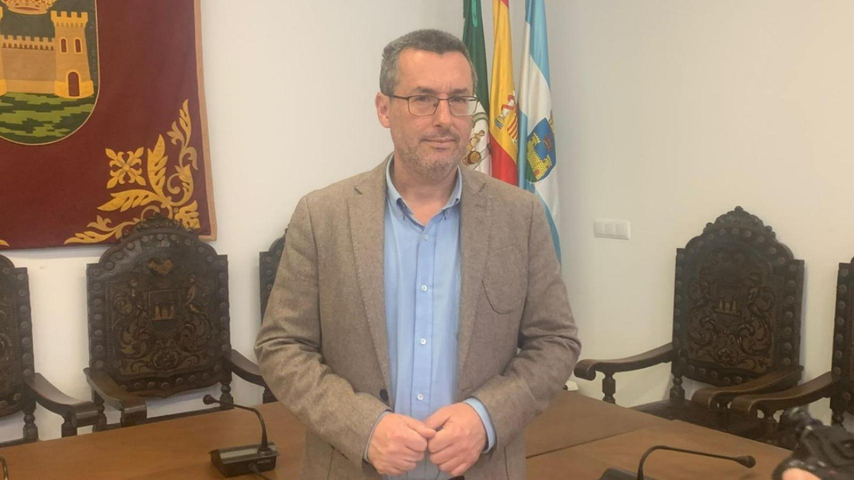 Juan Franco, el alcalde de La Línea, ayer en el Salón de Plenos.