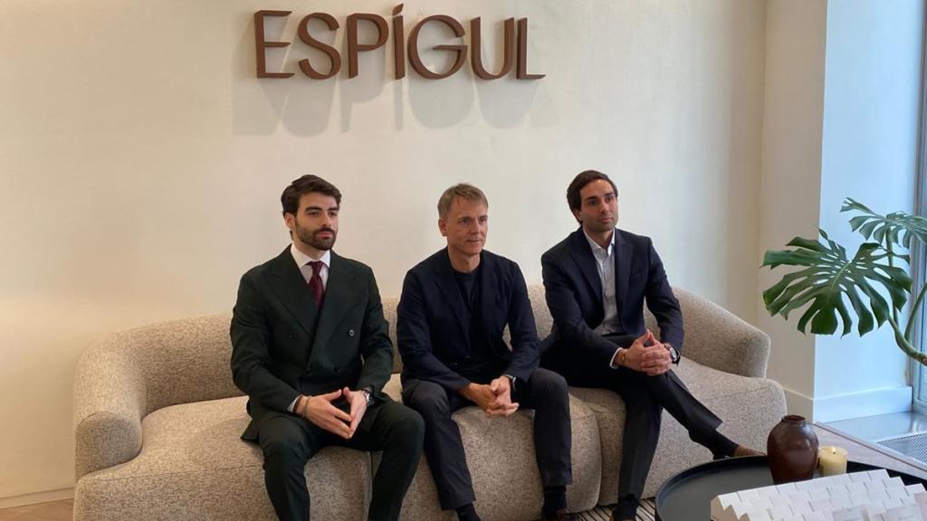 Adrián Peña, director comercial de Madrid; Guillem López, director territorial; y Pere Espígul, CEO de Espígul.