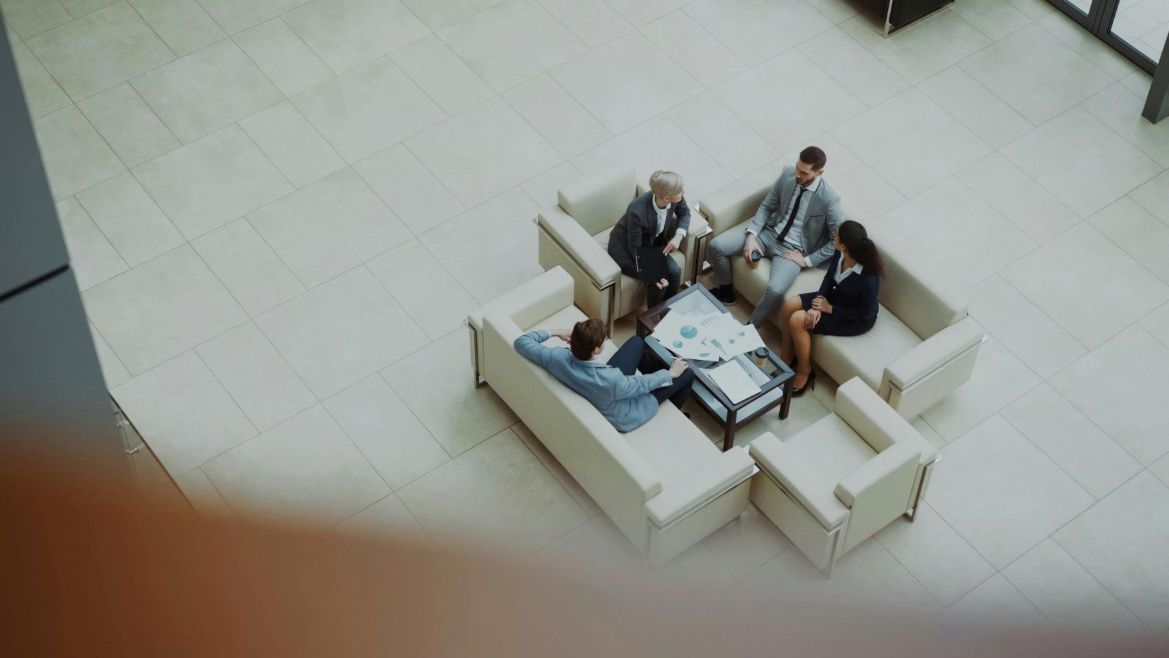 Varios abogados en un descanso de su jornada en EEUU.