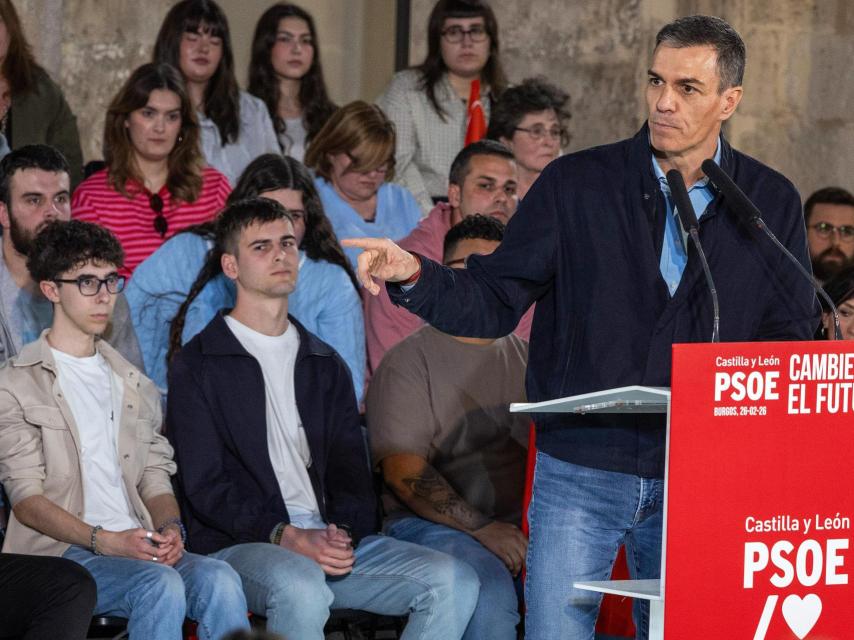 El presidente del gobierno, Pedro Sánchez, interviene durante un acto electoral, este 26 de febrero de 2026, en Burgos.