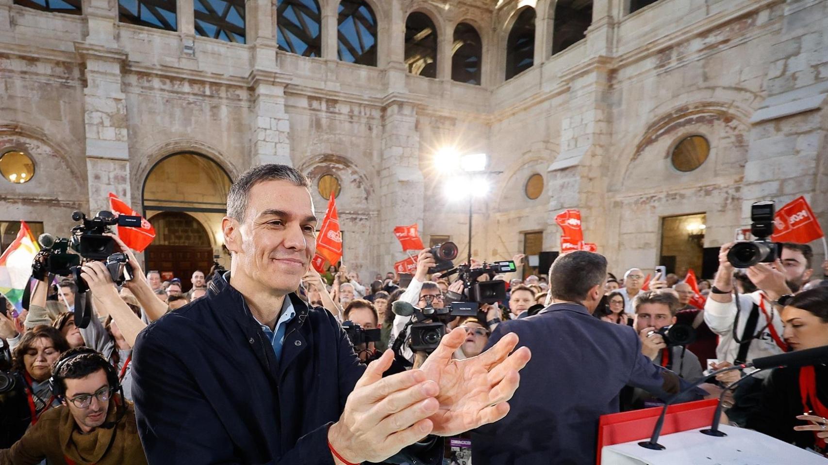 Pedro Sánchez, este jueves en el Monasterio de San Juan de Burgos, en el arranque de la campaña del PSOE.