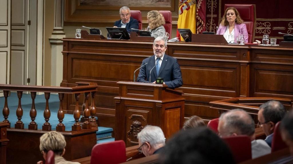 El presidente de Canarias, Fernando Clavijo, en un debate en el Parlamento autonómico, el pasado miércoles.