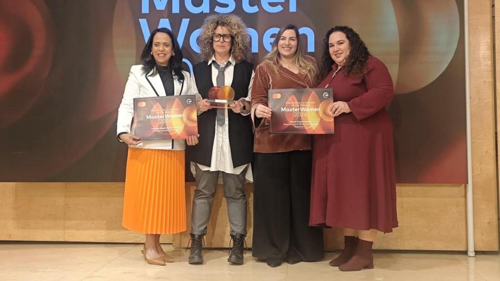 Yukonda Esparragoza, CEO de Lavandería Romeral; Sara Sorribes, CEO y maestra artesana de Vidrio Sorribes,; y las representantes de María Castro Molera, directora de El Milagrito Industrias Químicas.