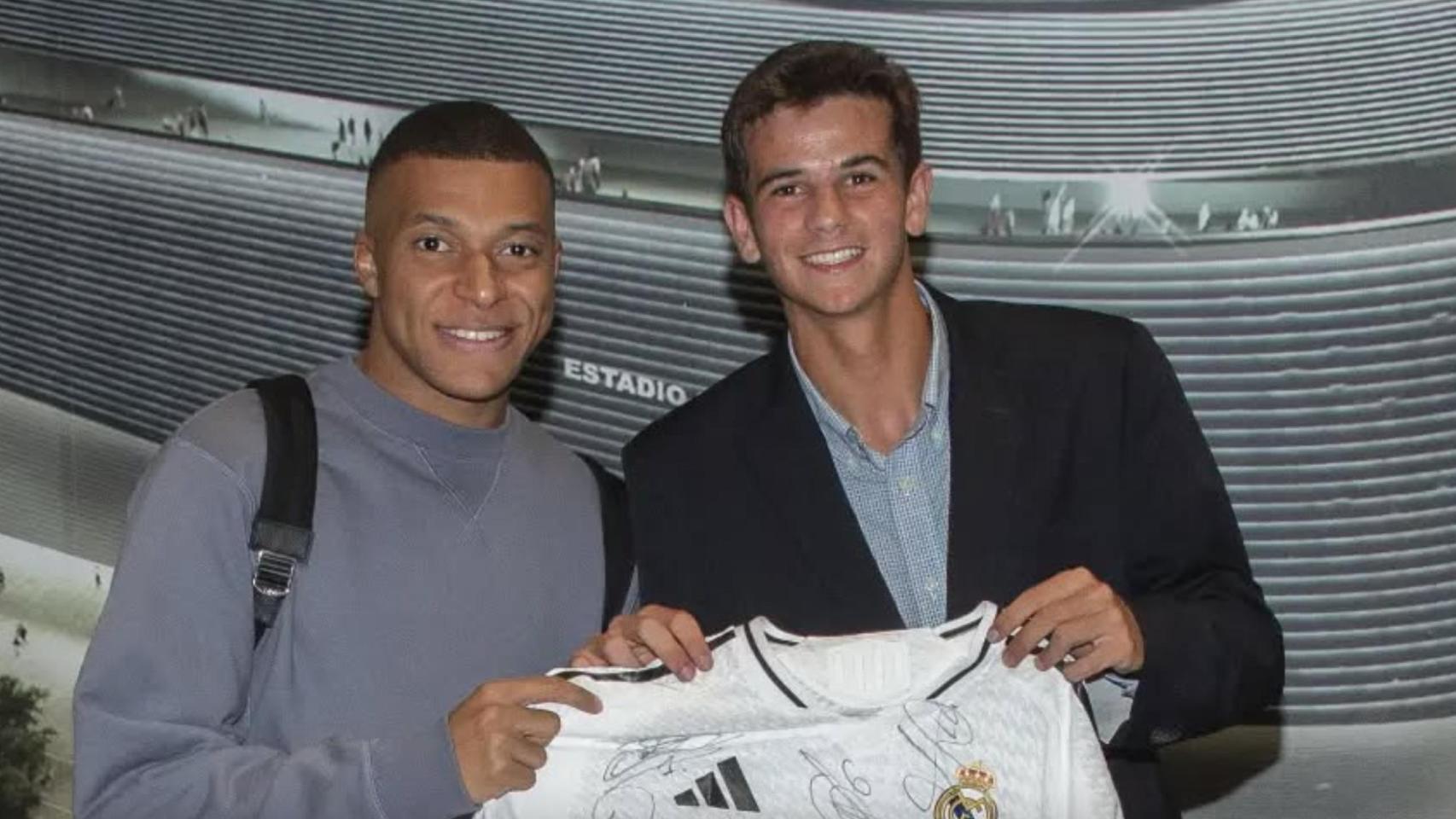 Rafa Jódar, a la derecha, junto a Mbappé en el Santiago Bernabéu