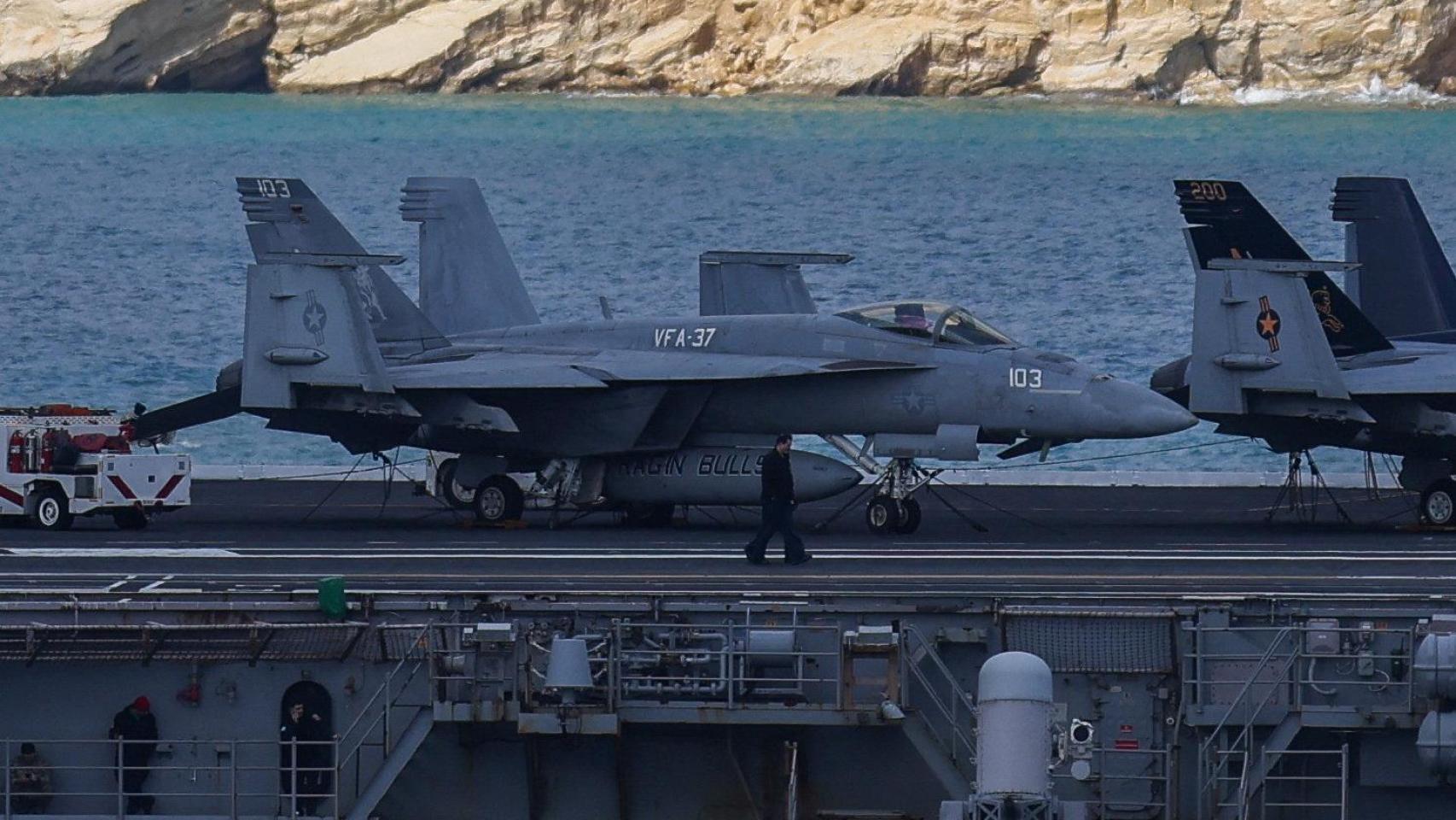 Un caza de combate estadounidense a bordo del 'USS Gerald R. Ford'.