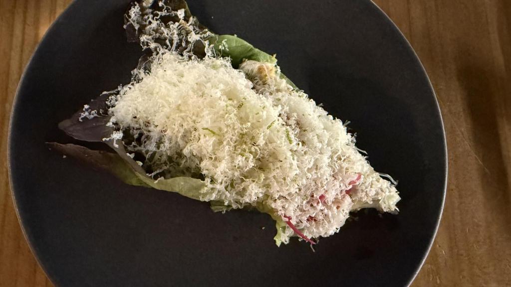 Lechuga viva con salsa umami.