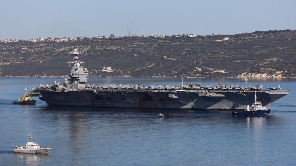El 'USS Gerald R. Ford' este jueves abandonando la isla de Creta.