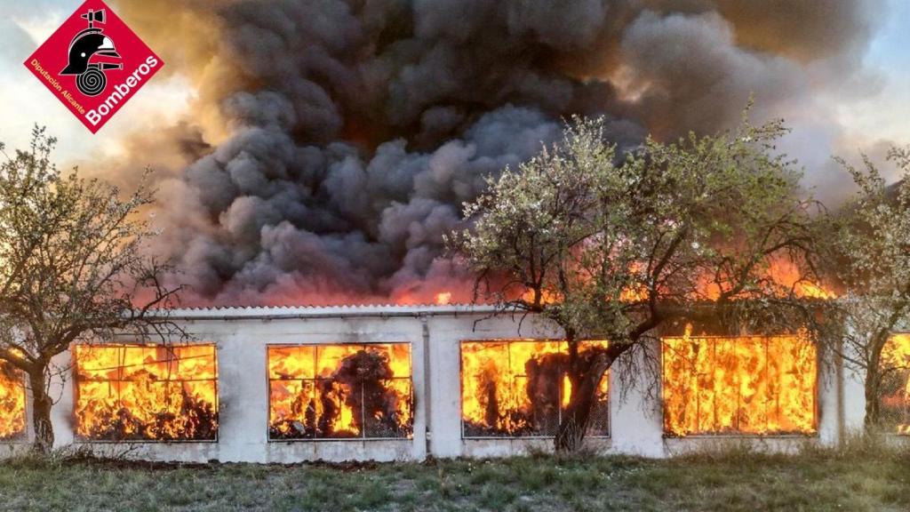 El incendio en la nave industrial.