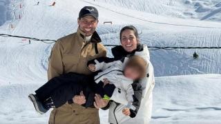 Rafa Nadal, su mujer Mery Perelló y su hijo esquiando en Baqueira