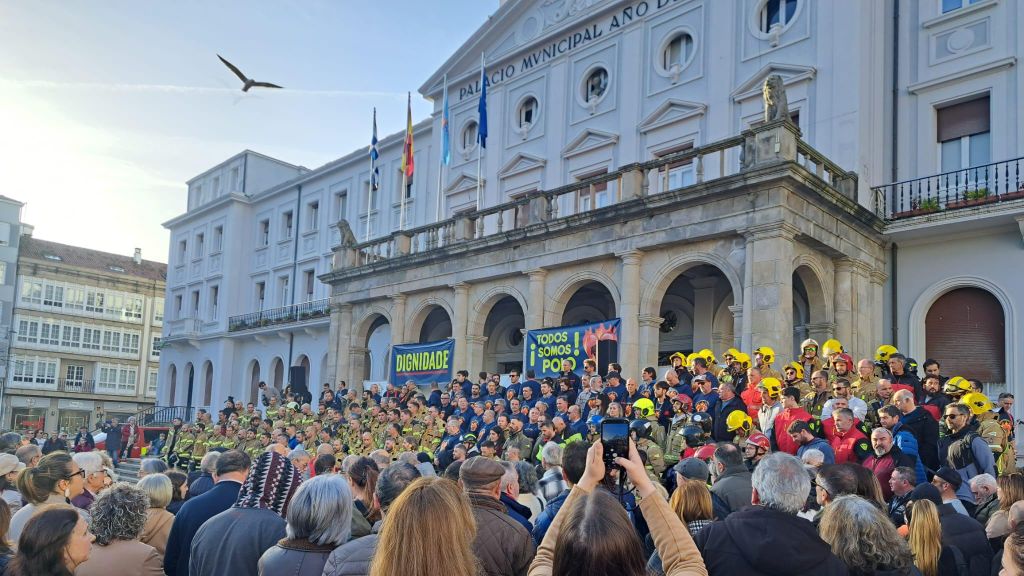 Concentración a las puertas del Ayuntamiento de Ferrol