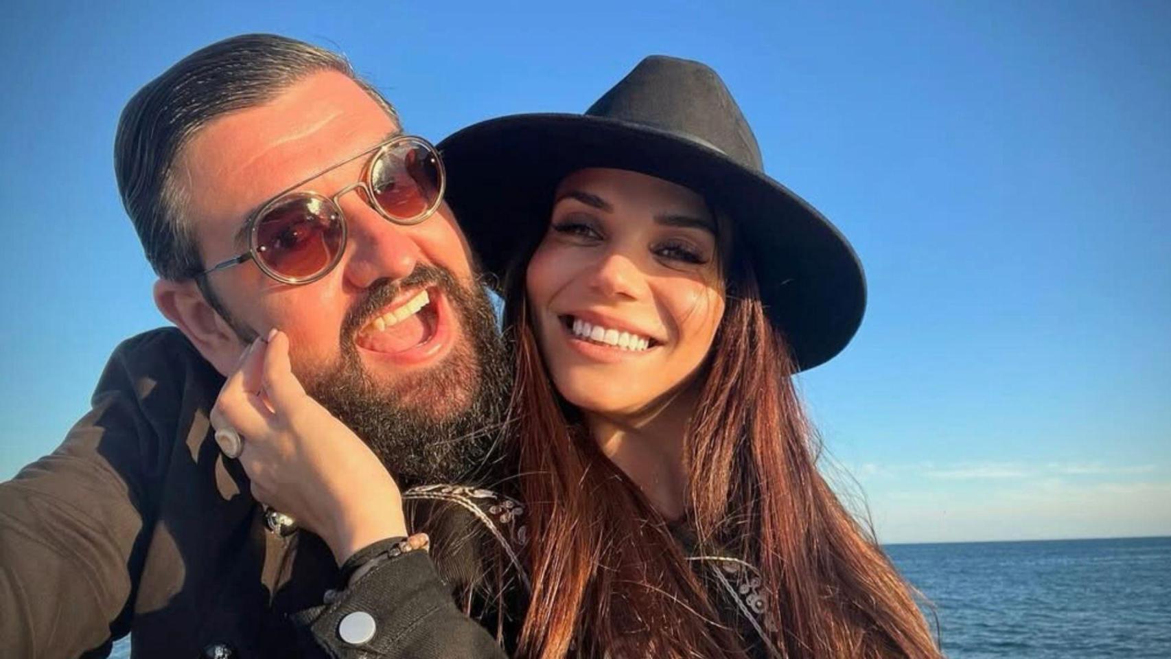 Manu Sánchez y su mujer, Lorena Sánchez, en una imagen de sus redes sociales.