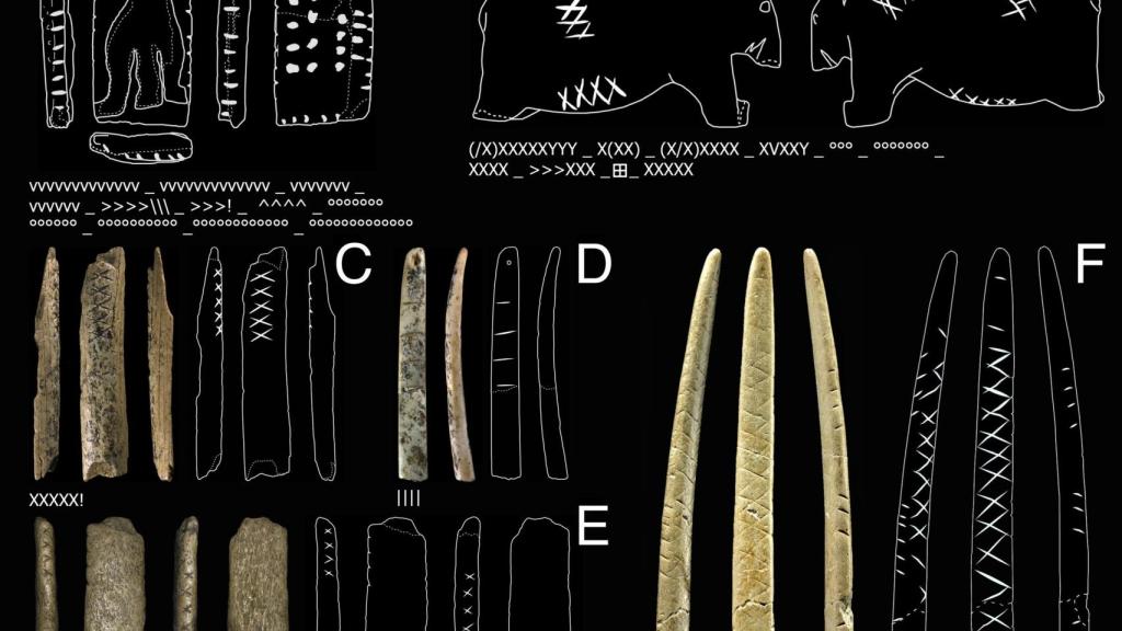 Artefactos móviles con signos geométricos.