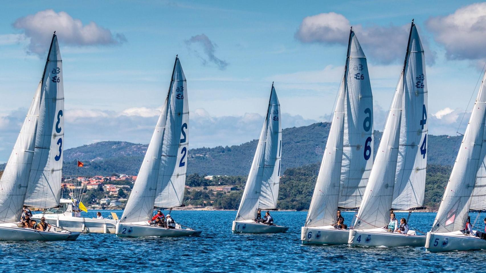 Prueba de vela universitaria celebrada en Vilagarcía