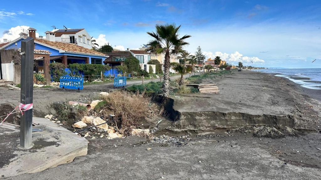Daños en las playas de Rincón de la Victoria.