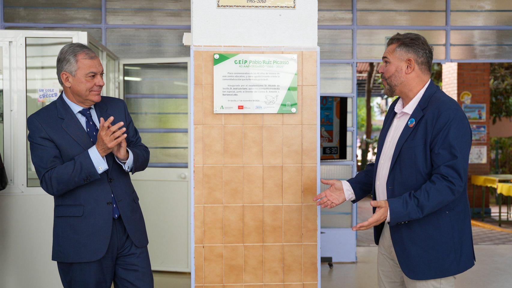 El alcalde de Sevilla en el CEIP Pablo Picasso.