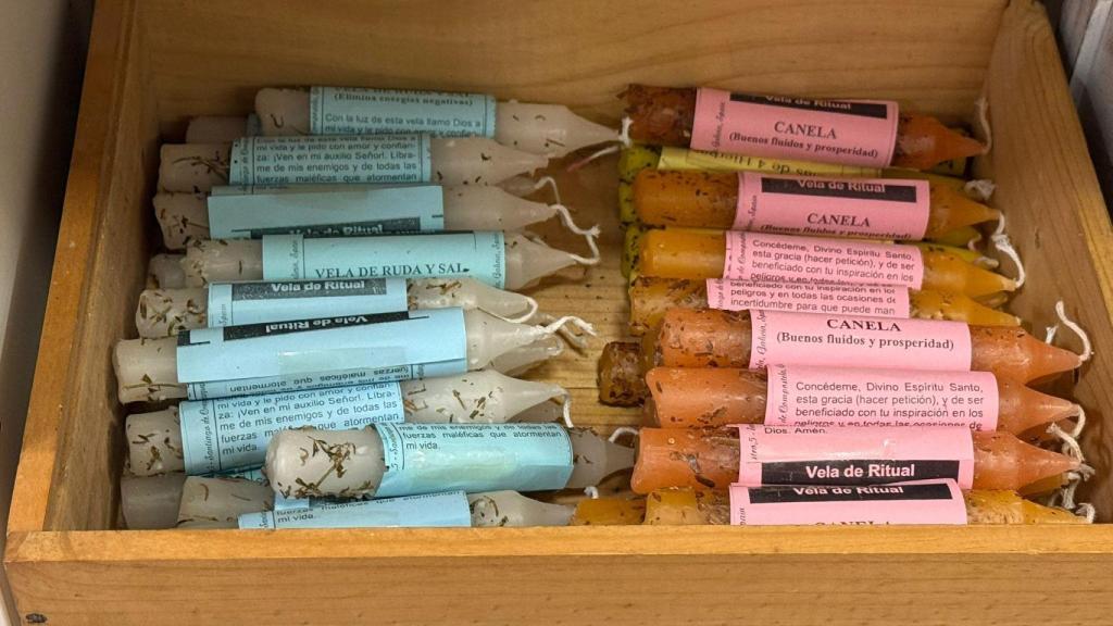 Velas de hierbas elaboradas manualmente por Ana