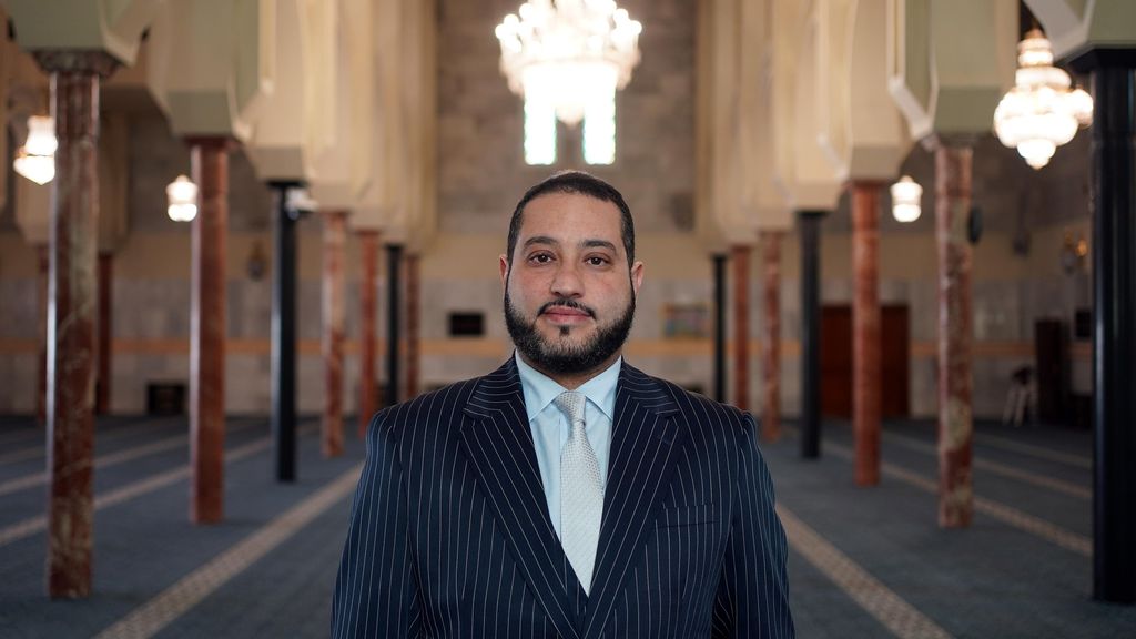 Adil Hachmi, Imám del Centro Cultural Islámico de Madrid, en la mezquita del complejo