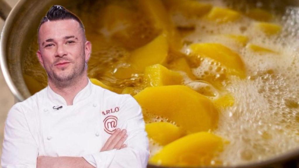 Carlos Maldonado junto a una olla con patatas.