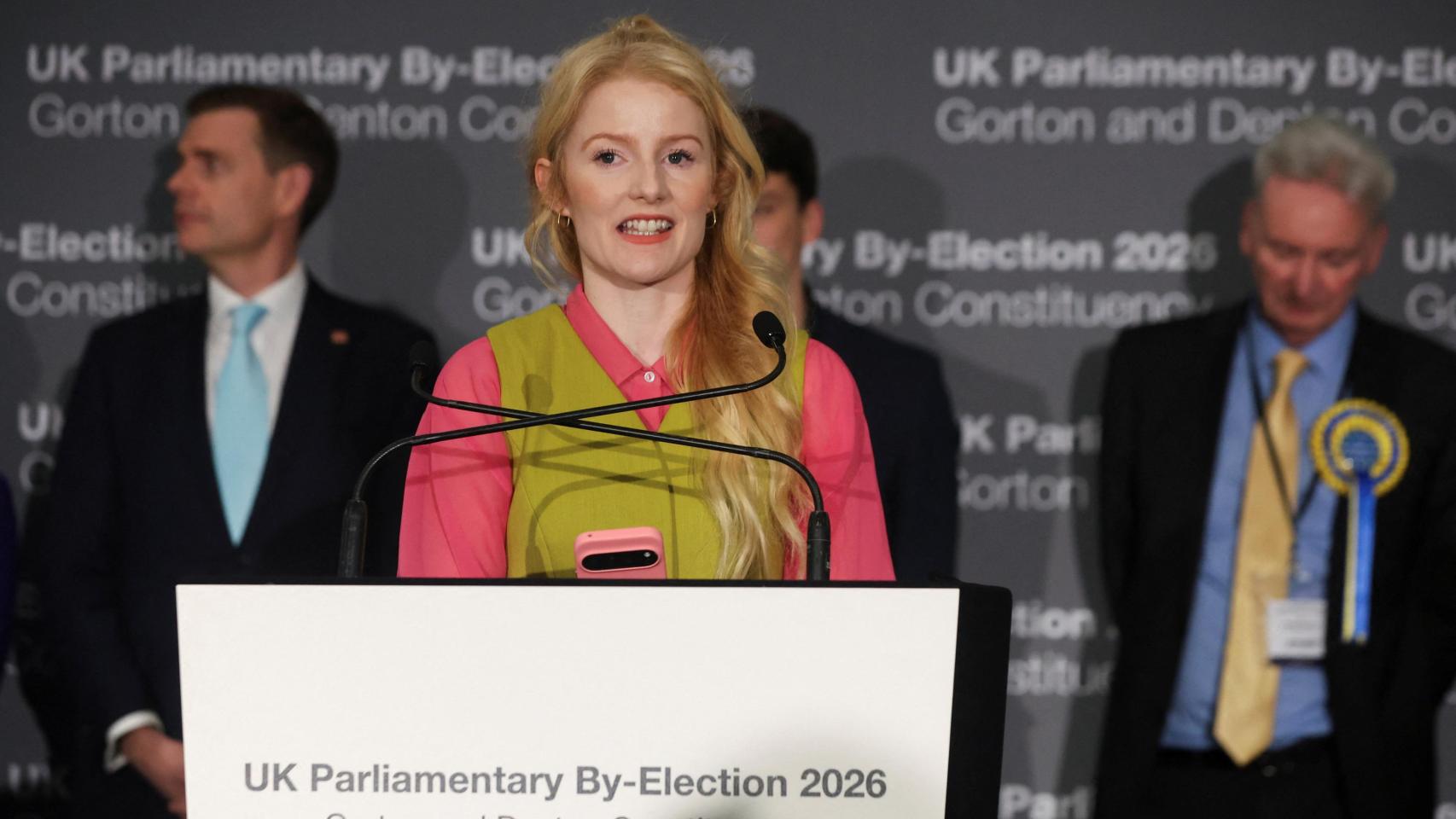 La candidata del Partido Verde, Hannah Spencer, interviene tras su victoria en la elección de Gorton & Denton.