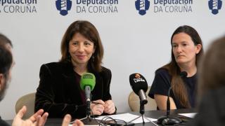 La diputada de Igualdade, Sol Agra, y la jefa del servicio, Eva Ovenza.