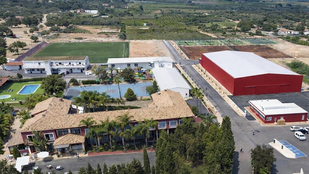 Complejo deportivo y educativo del centro. EE