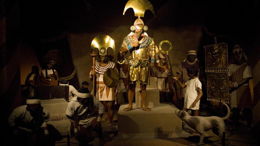 Representación del Señor de Sipán y su séquito, en el Museo Tumbas Reales de Sipán.