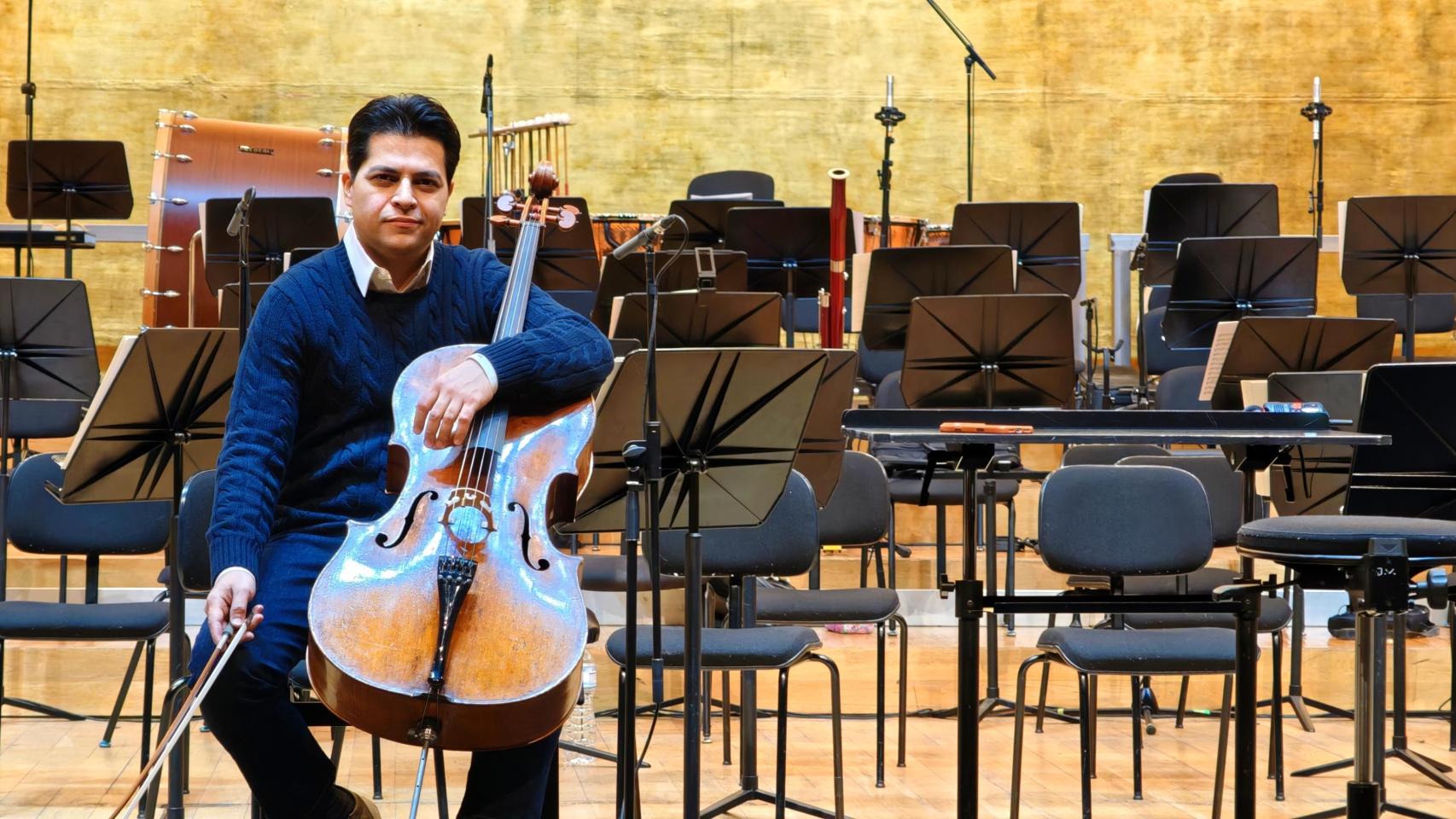 Gregorio Nieto, antes del ensayo de su actuación en el ADDA.