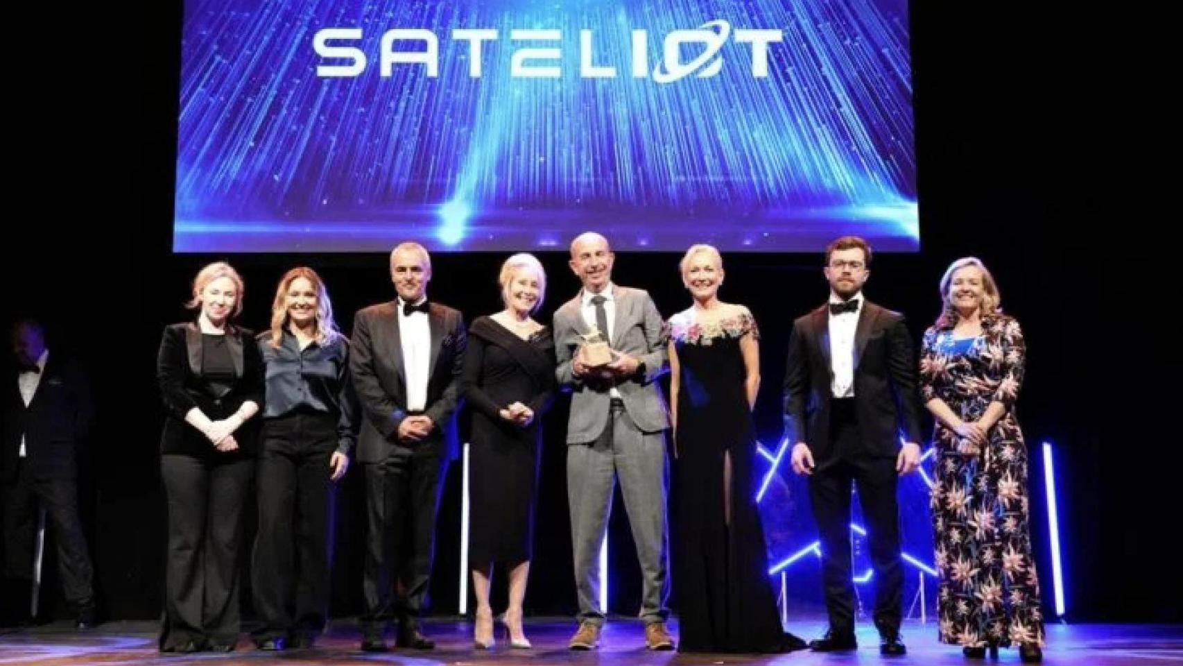 Representantes de la empresa española Sateliot durante los premios Future Unicorn and Dual-Use Technology Awards 2026.
