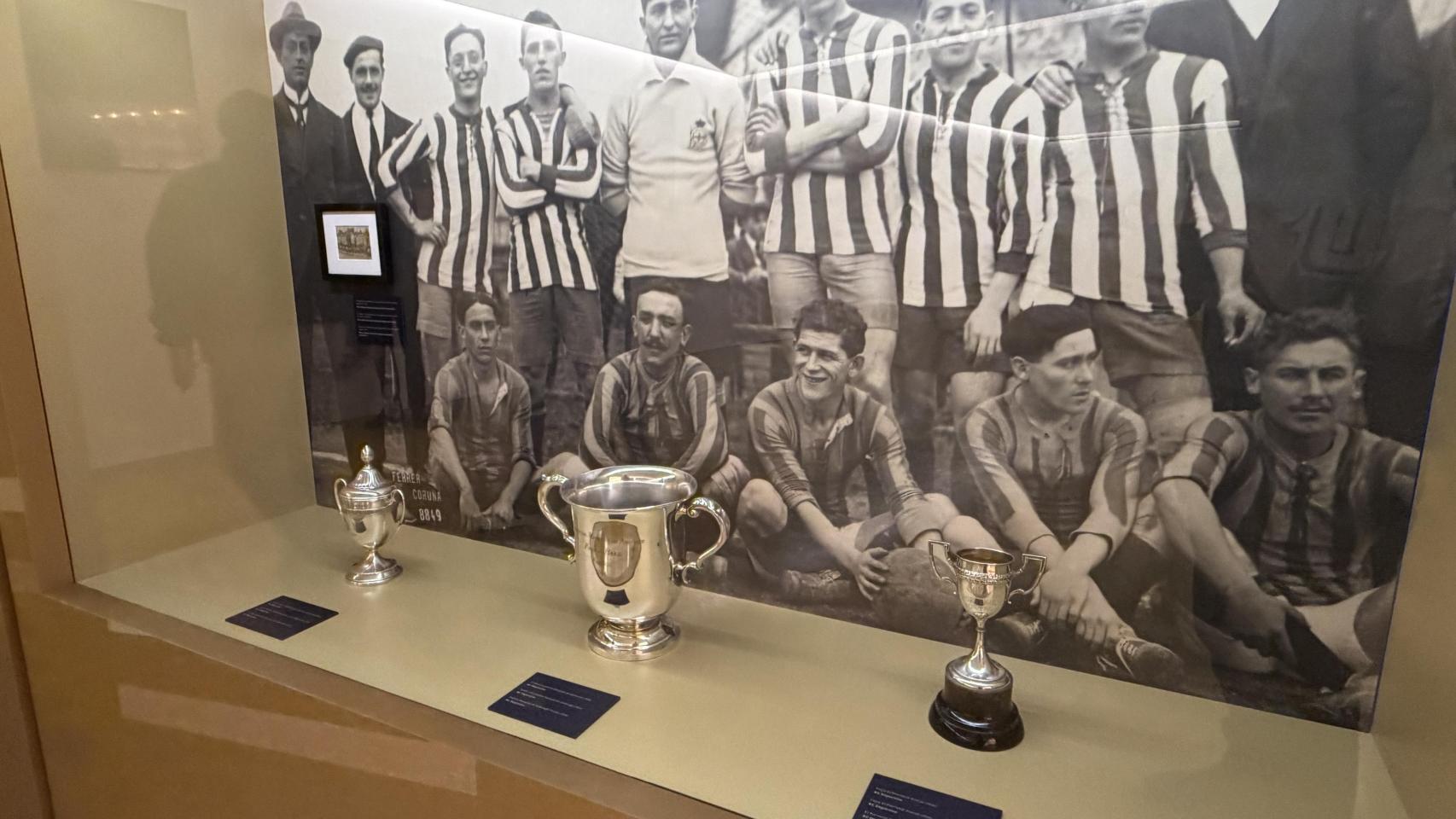 Imgen de uno de los trofeos conseguidos por el Dépor.