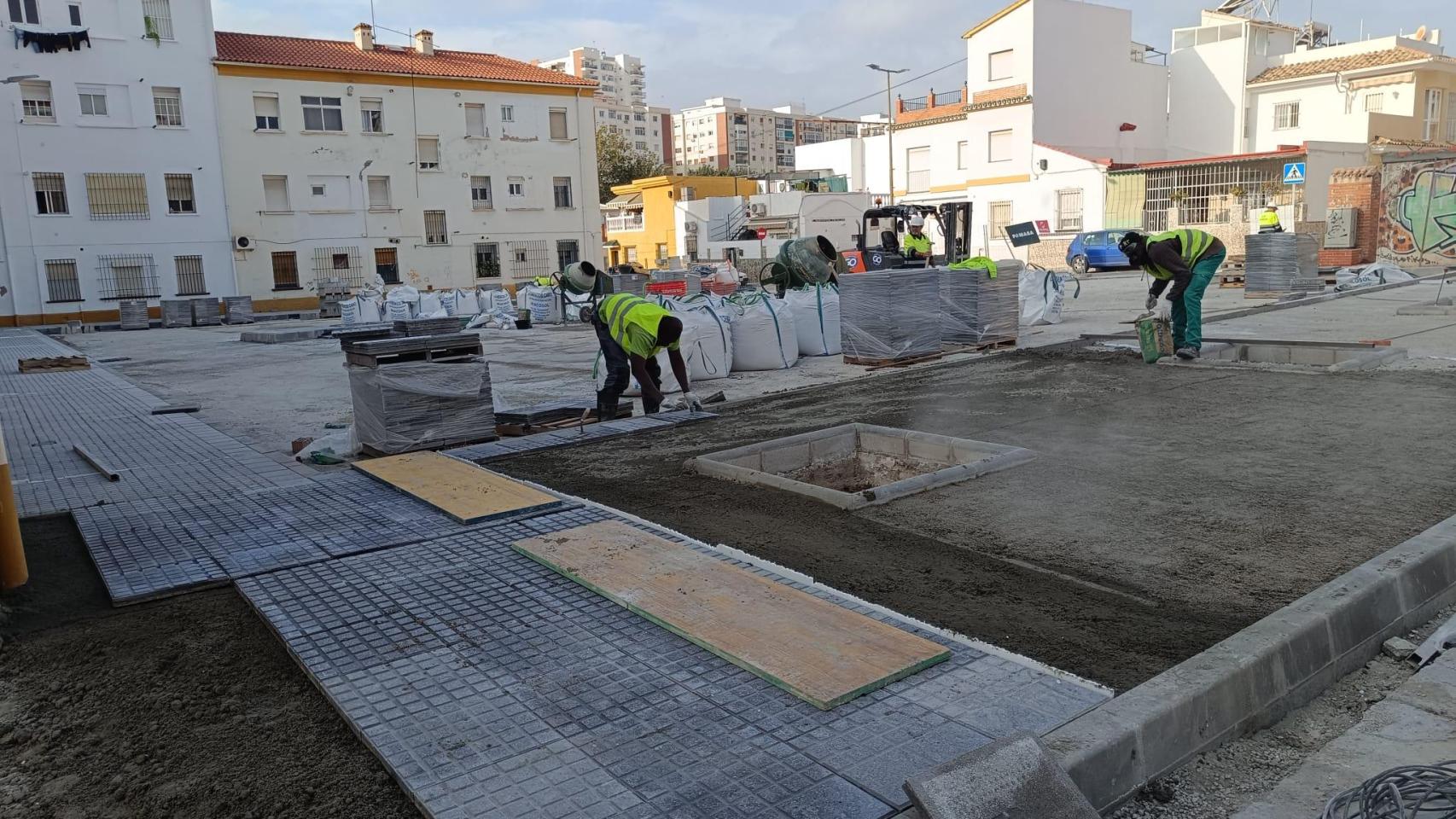 Trabajos de acondicionamiento del aparcamiento provisional en las obras del Metro de Málaga al Civil.