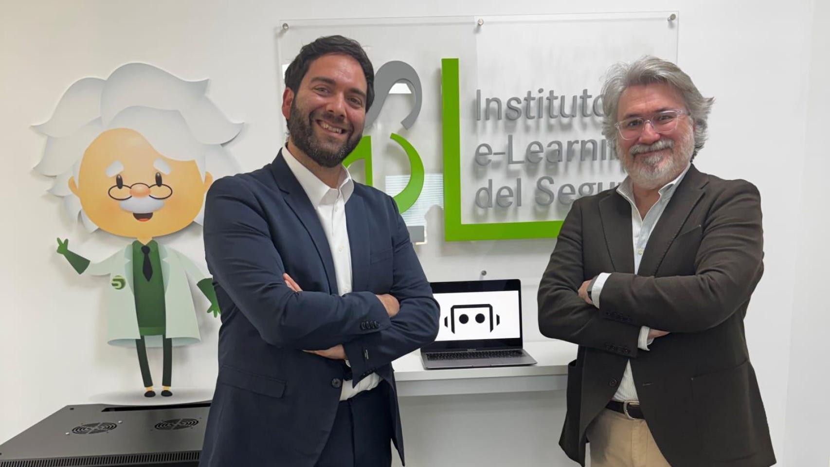 Juanmi López, a la izquierda, con Alex y Jorge Campos, Socio Director del Instituto e-Learning del Seguro.