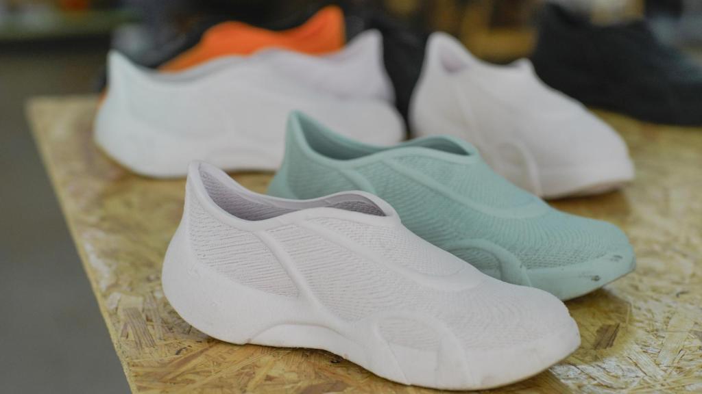 Modelos de la zapatilla Arjé, el primero de la compañía.
