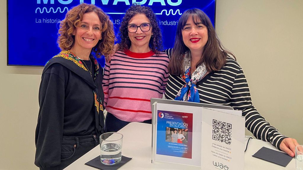 Susana Pérez, la embajadora en Alicante de Más Mujeres Creativas, Lucía de la Vega, y la presidenta Auxi Barea.