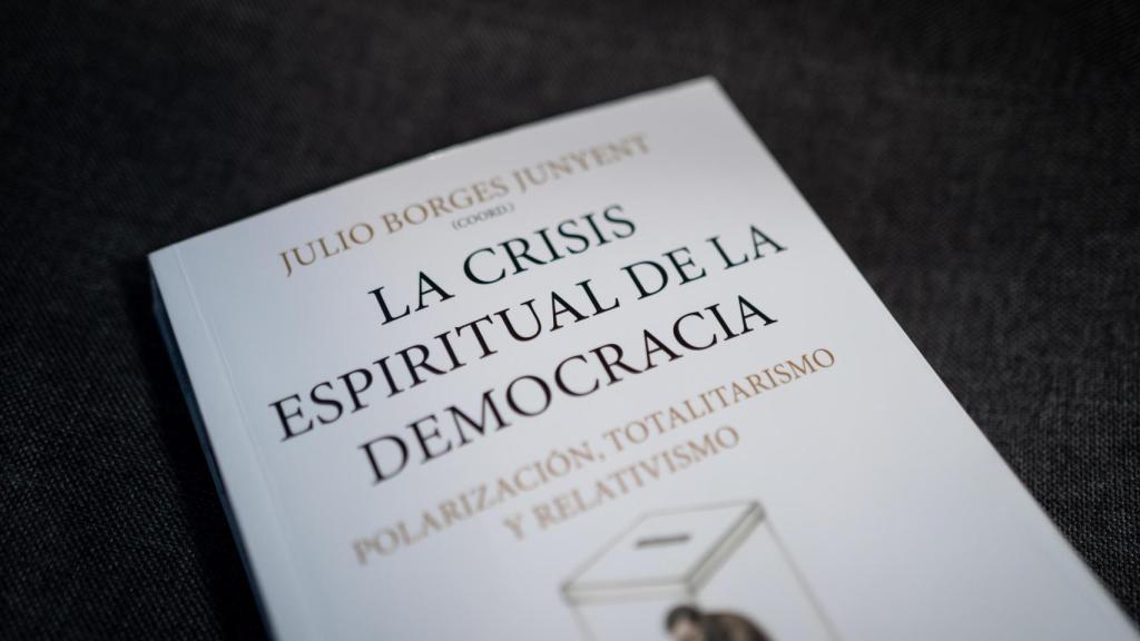 Un análisis amplio y profundo de la crisis de la democracia.
