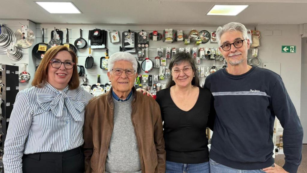 Parte del equipo de 'Electrodomésticos Alberto'