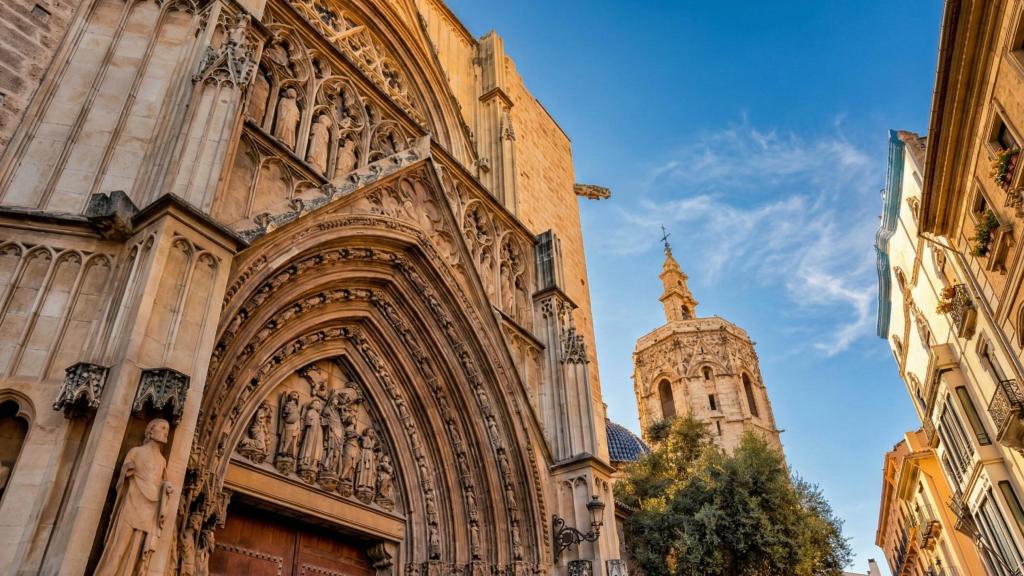 La fachada de la iglesia de la Iglesia de San Nicolás de Bari y San Pedro Mártir, en Valencia.