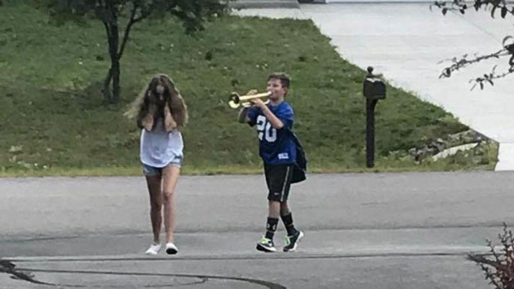 There are people who seem to play the trumpet even though they don't have a trumpet.