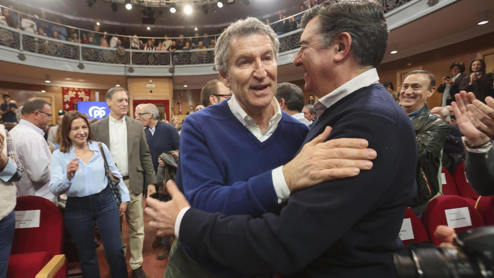 El presidente del Partido Popular, Alberto Núñez Feijóo, inició este viernes la campaña electoral en Castilla y León clausurando un mitin en Ciudad Rodrigo (Salamanca)