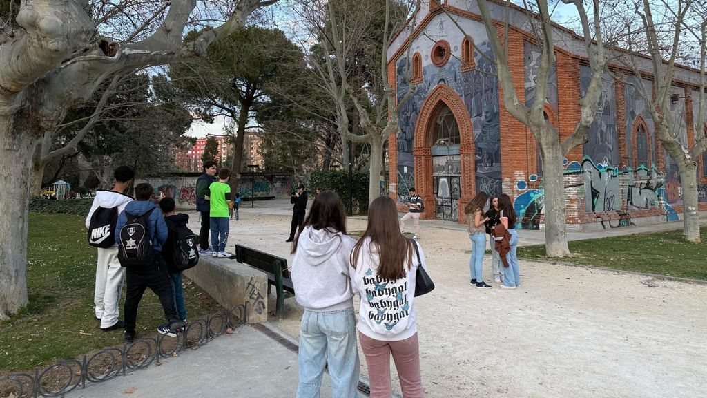 Curiosos en el parque de Delicias este viernes.