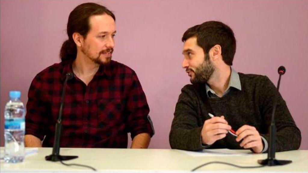 Pablo Iglesias junto a Pablo Bustinduy.