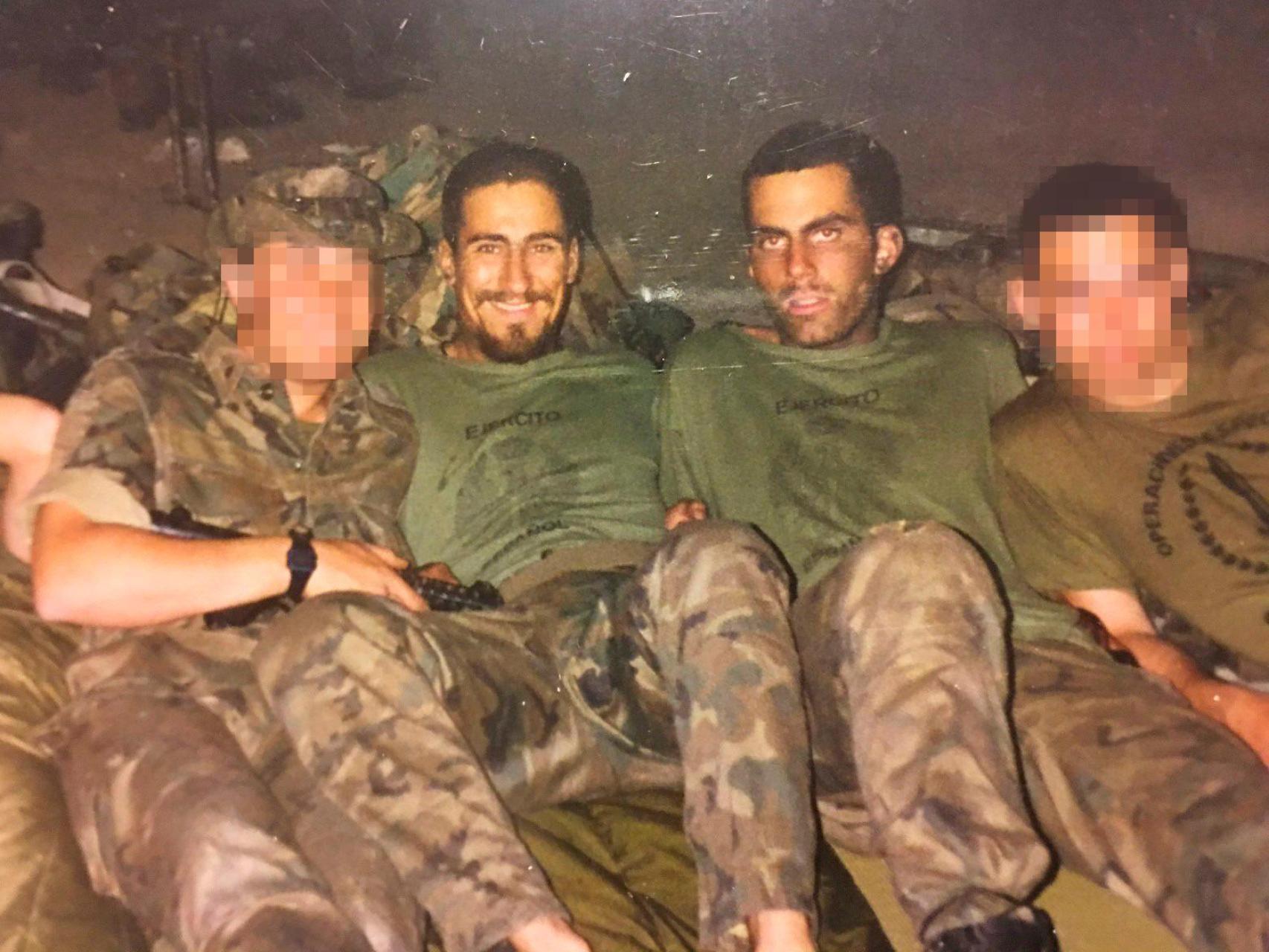 Ignacio Ansaldo y Javier Ortega Smith, en 1994, durante su paso por la Compañía de Operaciones Especiales 13 en 1994.