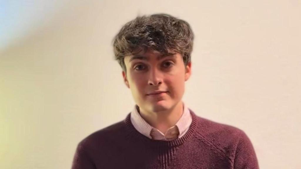 Juan Manasa, joven tiktoker con vocación sacerdotal.