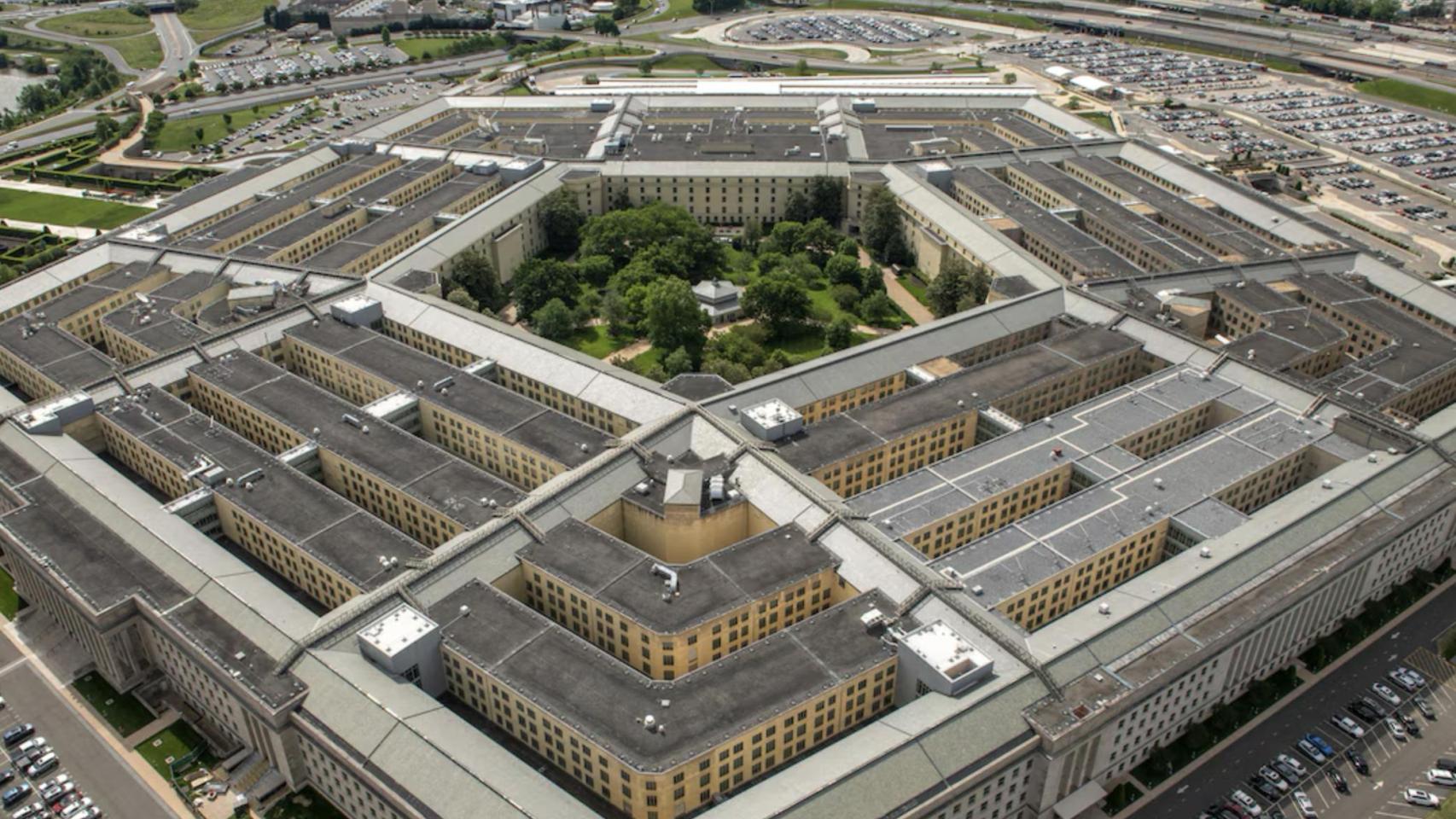 El Pentágono, en el centro de la controversia tras solicitar mayor acceso a los sistemas de inteligencia artificial de Anthropic.