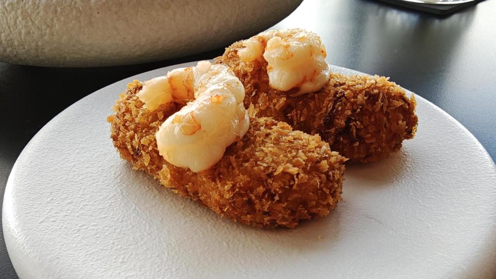 Las croquetas de gambas al ajillo que preparan en Béton Brut.