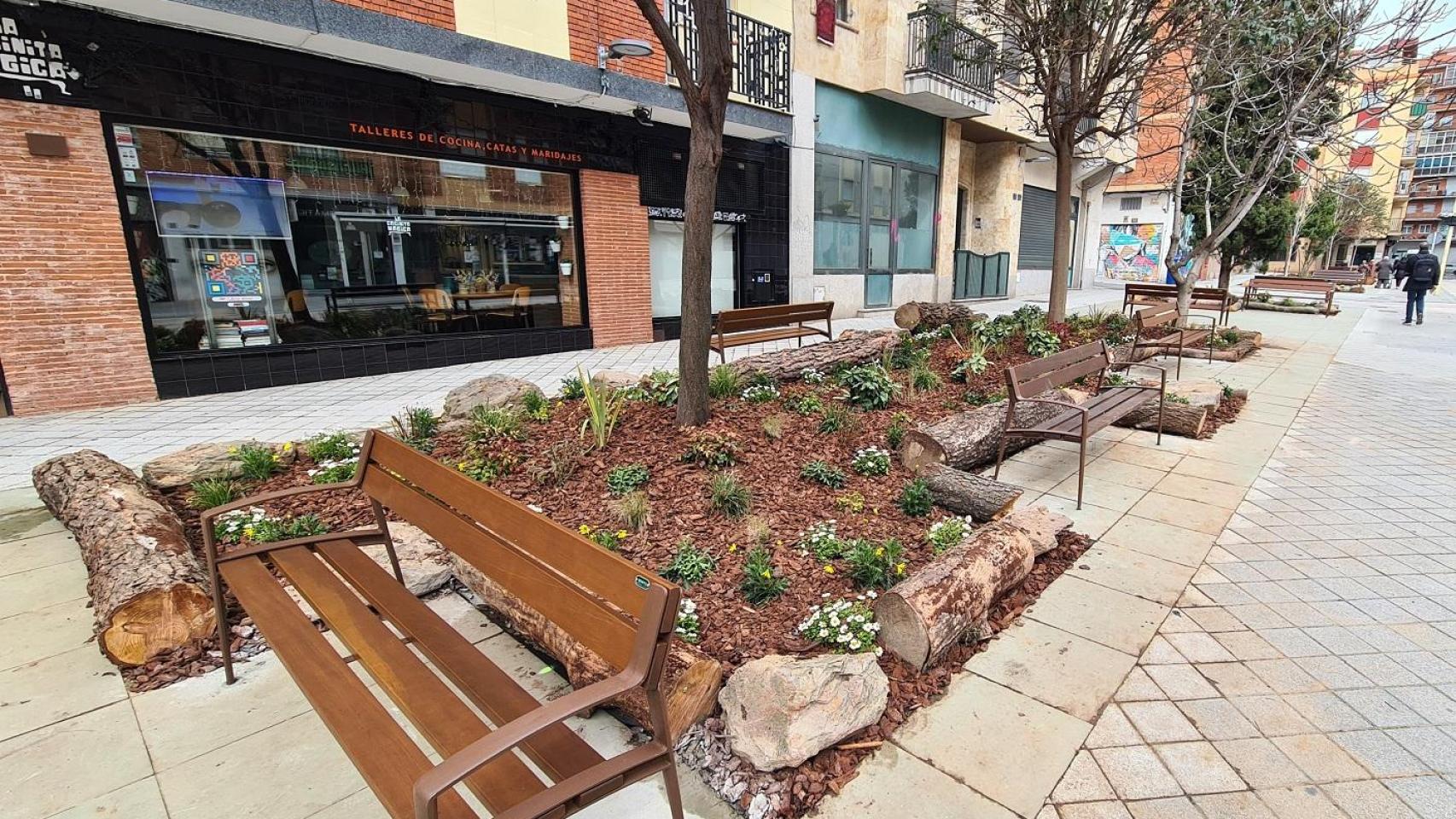 Las obras de nuevas zonas verdes y de mejora de la accesibilidad en la calle Gütenberg de Salamanca