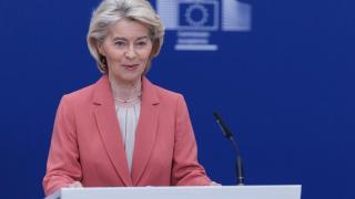 La presidenta de la Comisión Europea, Ursula von der Leyen en una rueda de prensa este viernes.