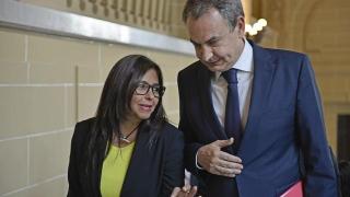 José Luis Rodríguez Zapatero with Delcy Rodríguez, during his last trip to Caracas.